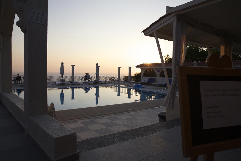 Mouikis Sun Village Lakithra Ngoại thất bức ảnh